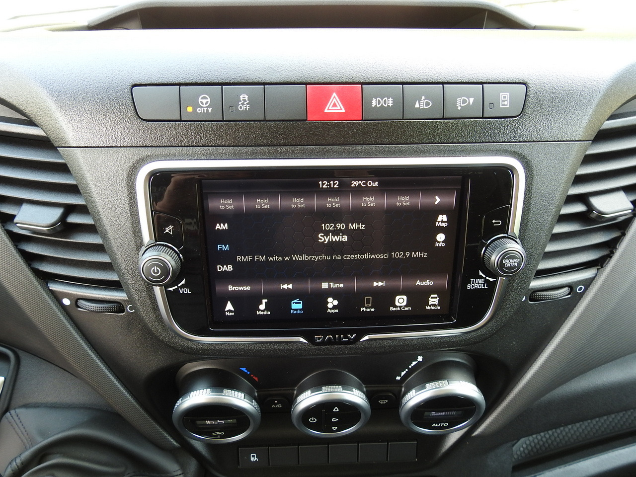 Новый Тентованный фургон IVECO DAILY 35S18 NEW TARPAULIN 8 PALLETS CRUISE CONTROL NAVIGATION LED LIGHTS AUTOMATIC TRANSMISSION HI-MATIC MANUFACTURERS WARRANTY 180HP: фото 43 Новый Тентованный фургон IVECO DAILY 35S18 NEW TARPAULIN 8 PALLETS CRUISE CONTROL NAVIGATION LED LIGHTS AUTOMATIC TRANSMISSION HI-MATIC MANUFACTURERS WARRANTY 180HP: фото 43