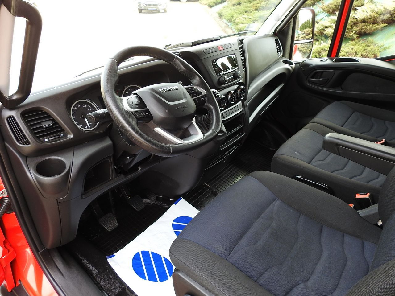 IVECO DAILY 35S18 TARPAULIN 10 PALLETS WEBASTO CRUISE CONTROL LED LIGHTS AIR CONDITIONING 180HP - Тентованный фургон: фото 2 IVECO DAILY 35S18 TARPAULIN 10 PALLETS WEBASTO CRUISE CONTROL LED LIGHTS AIR CONDITIONING 180HP - Тентованный фургон: фото 2