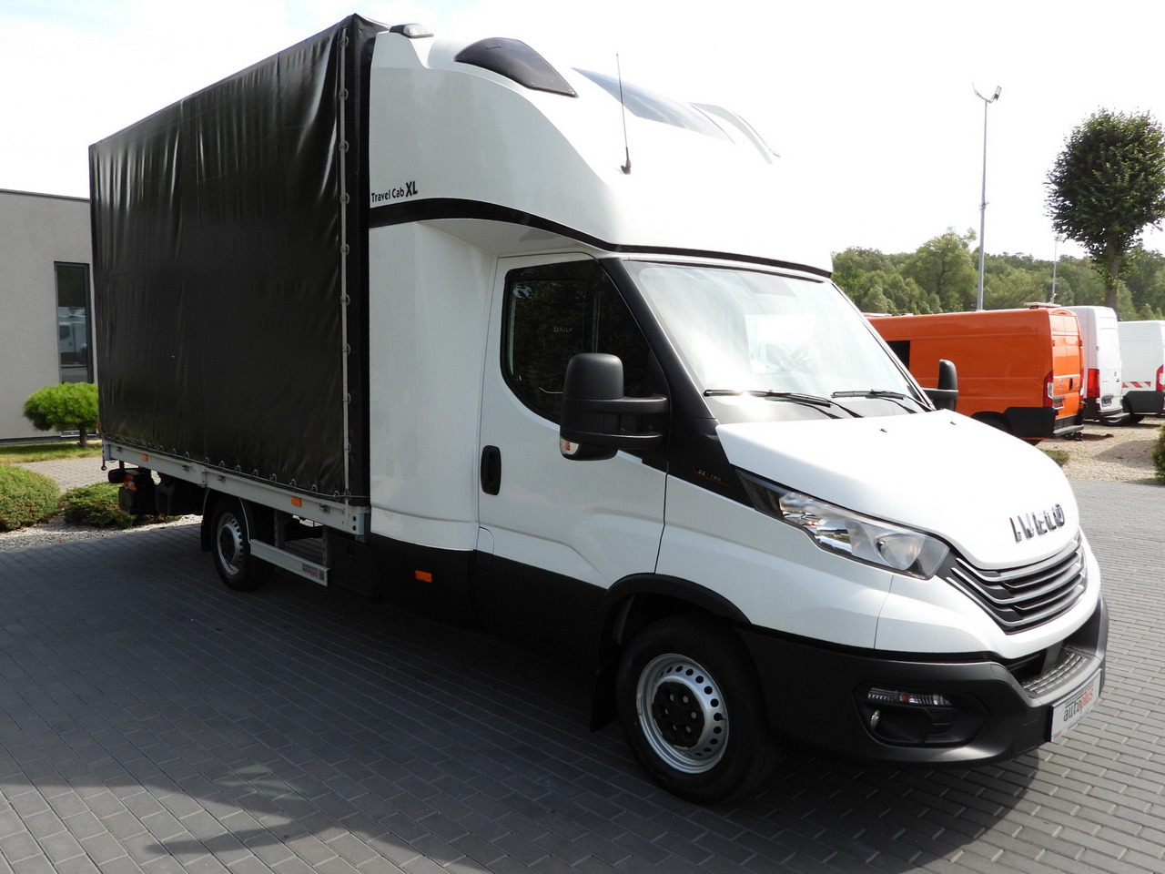 IVECO DAILY 35S18 TARPAULIN LIFT 8 PALLETS CRUISE CONTROL AIR CONDITIONING 180HP - Тентованный фургон: фото 4 IVECO DAILY 35S18 TARPAULIN LIFT 8 PALLETS CRUISE CONTROL AIR CONDITIONING 180HP - Тентованный фургон: фото 4