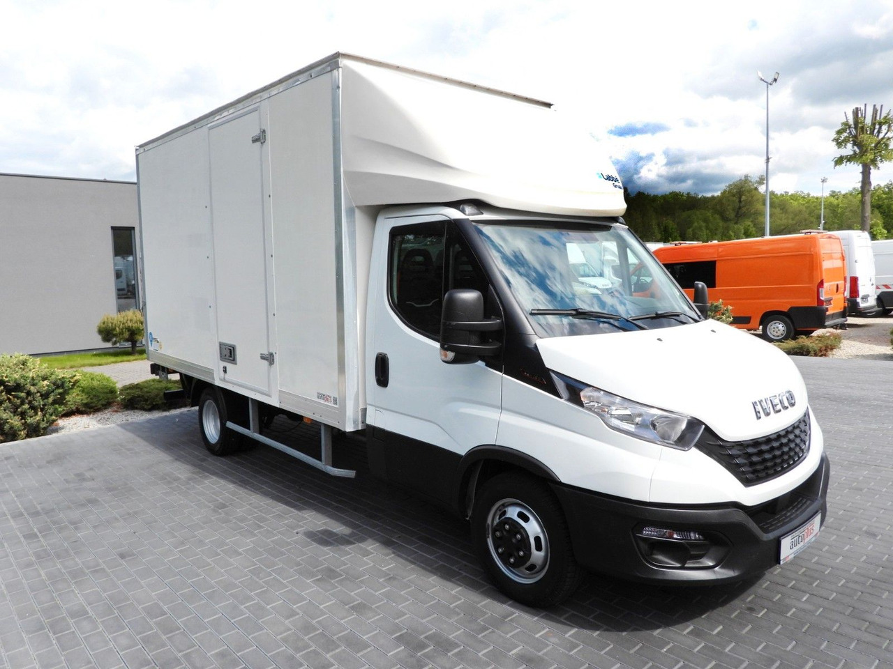Iveco DAILY 35C16 KOFFER AUFZUG 8 PALETTEN TEMPOMAT Iveco DAILY 35C16 KOFFER AUFZUG 8 PALETTEN TEMPOMAT - Фургон с закрытым кузовом: фото 4 Iveco DAILY 35C16 KOFFER AUFZUG 8 PALETTEN TEMPOMAT Iveco DAILY 35C16 KOFFER AUFZUG 8 PALETTEN TEMPOMAT - Фургон с закрытым кузовом: фото 4