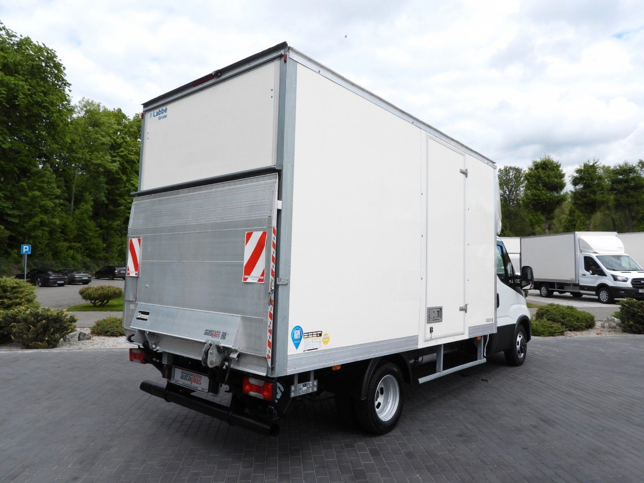 Iveco DAILY 35C16 KOFFER AUFZUG 8 PALETTEN TEMPOMAT Iveco DAILY 35C16 KOFFER AUFZUG 8 PALETTEN TEMPOMAT - Фургон с закрытым кузовом: фото 3 Iveco DAILY 35C16 KOFFER AUFZUG 8 PALETTEN TEMPOMAT Iveco DAILY 35C16 KOFFER AUFZUG 8 PALETTEN TEMPOMAT - Фургон с закрытым кузовом: фото 3