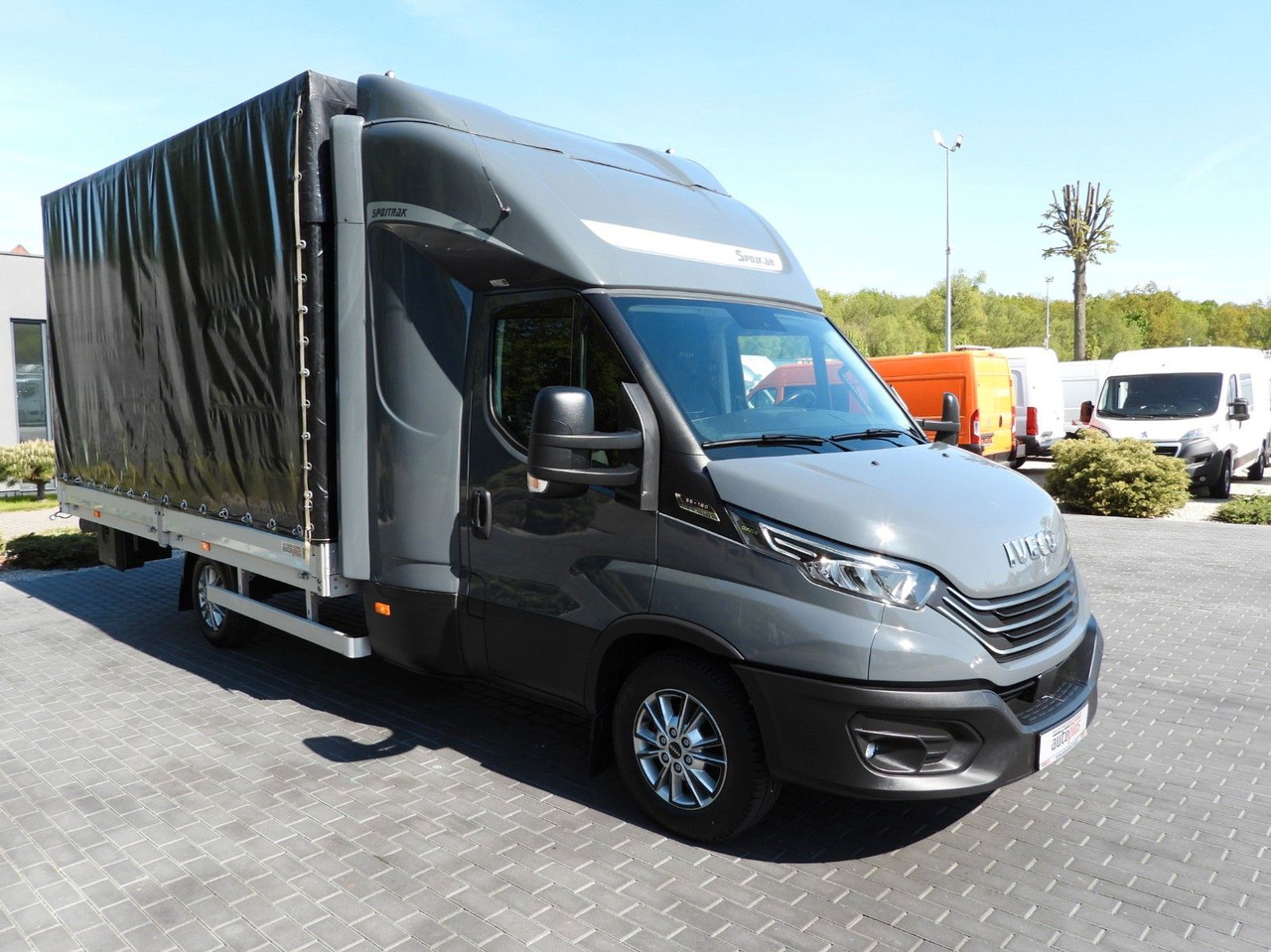 Iveco DAILY 35S18 PRITSCHE PLANE 10 PALETTEN WEBASTO - Тентованный фургон, Грузопассажирский фургон: фото 4 Iveco DAILY 35S18 PRITSCHE PLANE 10 PALETTEN WEBASTO - Тентованный фургон, Грузопассажирский фургон: фото 4