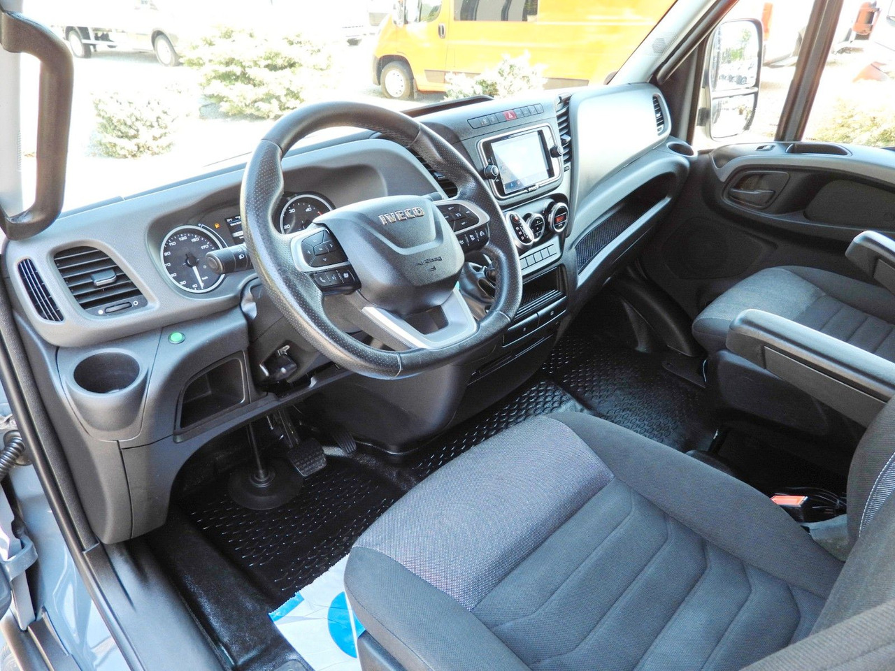 Iveco DAILY 35S18 PRITSCHE PLANE 10 PALETTEN WEBASTO - Тентованный фургон, Грузопассажирский фургон: фото 2 Iveco DAILY 35S18 PRITSCHE PLANE 10 PALETTEN WEBASTO - Тентованный фургон, Грузопассажирский фургон: фото 2