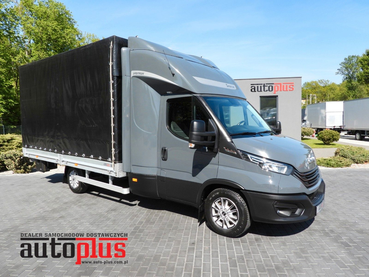 Iveco DAILY 35S18 PRITSCHE PLANE 10 PALETTEN WEBASTO - Тентованный фургон, Грузопассажирский фургон: фото 1 Iveco DAILY 35S18 PRITSCHE PLANE 10 PALETTEN WEBASTO - Тентованный фургон, Грузопассажирский фургон: фото 1