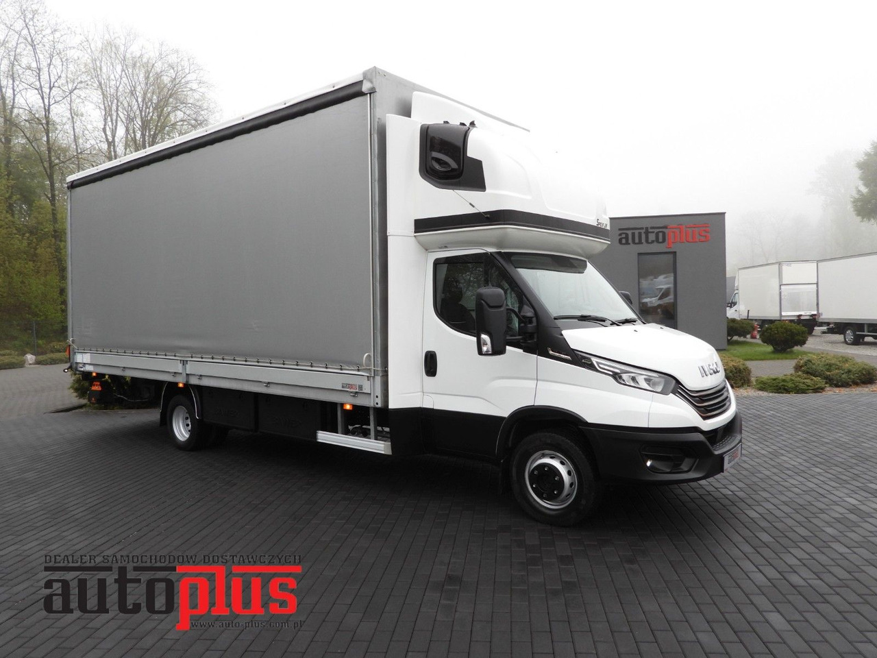 Iveco DAILY 72C18 PRITSCHE PLANE AUFZUG 16 PALETTEN - Тентованный фургон: фото 1 Iveco DAILY 72C18 PRITSCHE PLANE AUFZUG 16 PALETTEN - Тентованный фургон: фото 1