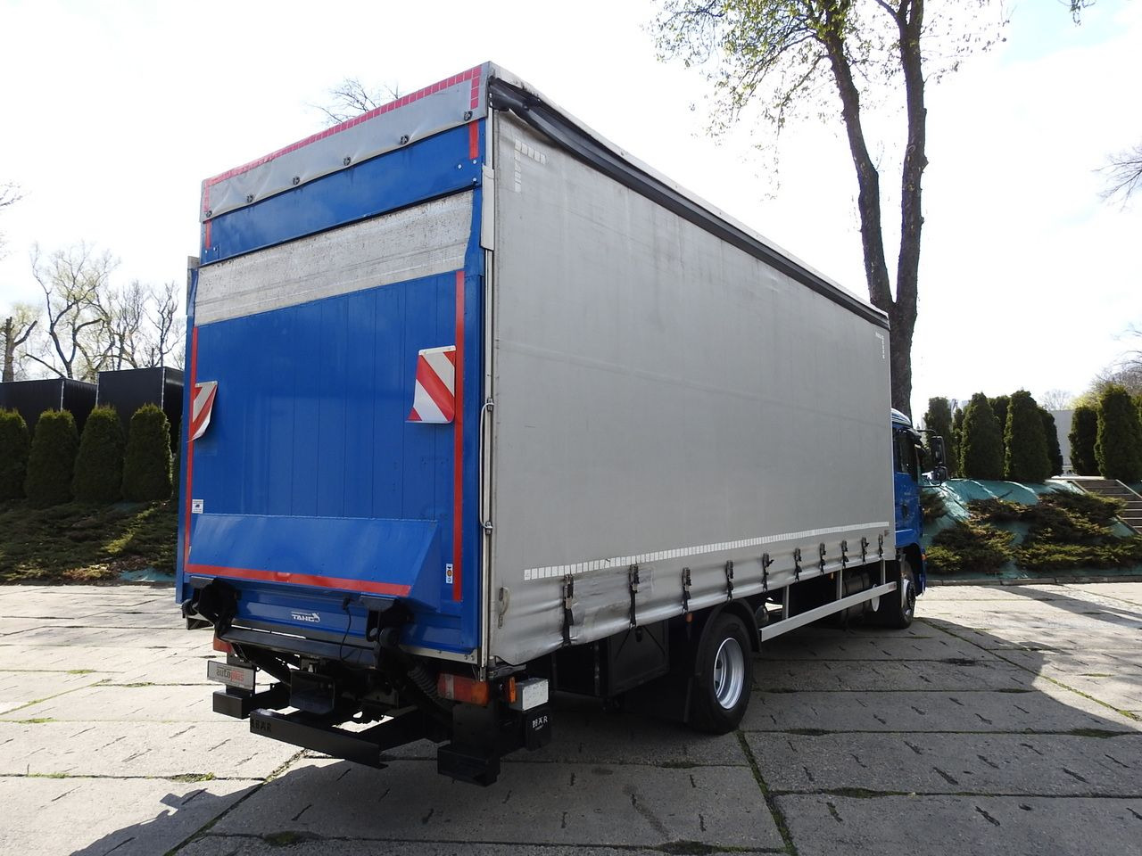 MAN TGM 15.290 TARPAULIN LIFT 18 PALLETS CRUISE CONTROL TWIN WHEELS AIR CONDITIONING 290HP - Тентованный грузовик: фото 3 MAN TGM 15.290 TARPAULIN LIFT 18 PALLETS CRUISE CONTROL TWIN WHEELS AIR CONDITIONING 290HP - Тентованный грузовик: фото 3