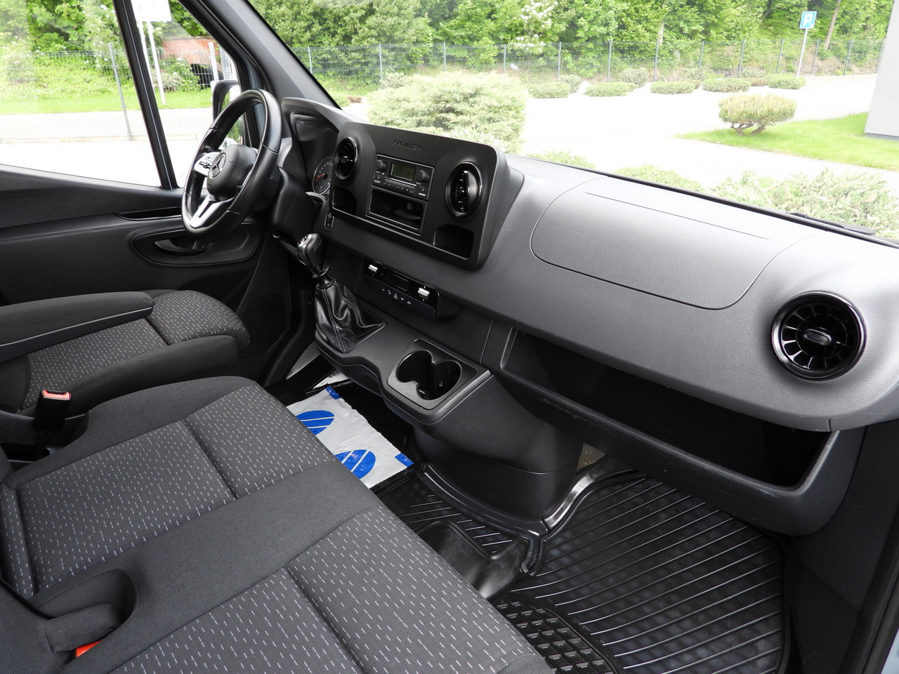 Малотоннажный бортовой грузовик MERCEDES SPRINTER 315 STAKE BODY 8 PALLETS CRUISE CONTROL AIR CONDITIONING 150HP: фото 37 Малотоннажный бортовой грузовик MERCEDES SPRINTER 315 STAKE BODY 8 PALLETS CRUISE CONTROL AIR CONDITIONING 150HP: фото 37