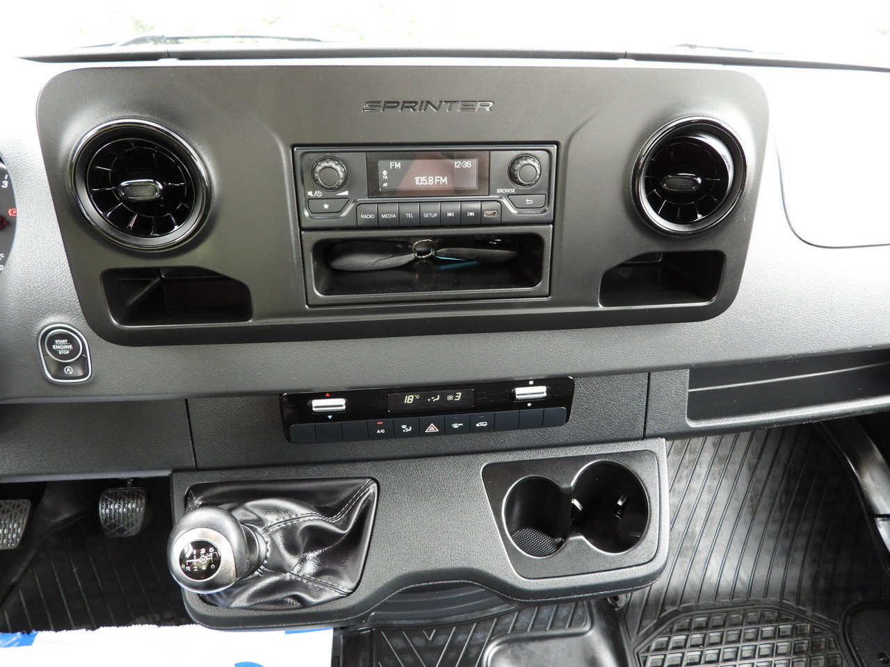 Малотоннажный бортовой грузовик MERCEDES SPRINTER 315 STAKE BODY 8 PALLETS CRUISE CONTROL AIR CONDITIONING 150HP: фото 32 Малотоннажный бортовой грузовик MERCEDES SPRINTER 315 STAKE BODY 8 PALLETS CRUISE CONTROL AIR CONDITIONING 150HP: фото 32