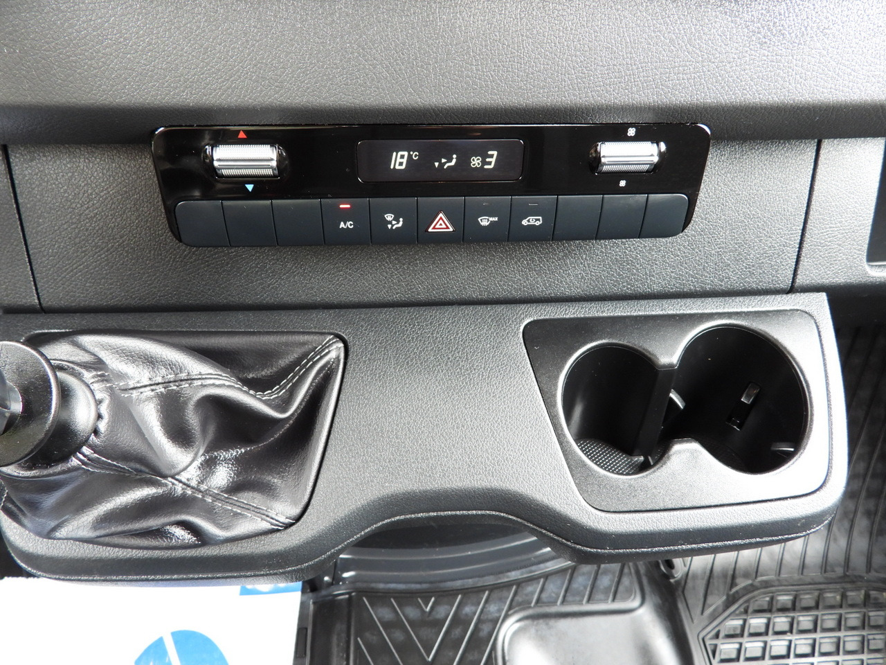 Малотоннажный бортовой грузовик MERCEDES SPRINTER 315 STAKE BODY 8 PALLETS CRUISE CONTROL AIR CONDITIONING 150HP: фото 33 Малотоннажный бортовой грузовик MERCEDES SPRINTER 315 STAKE BODY 8 PALLETS CRUISE CONTROL AIR CONDITIONING 150HP: фото 33