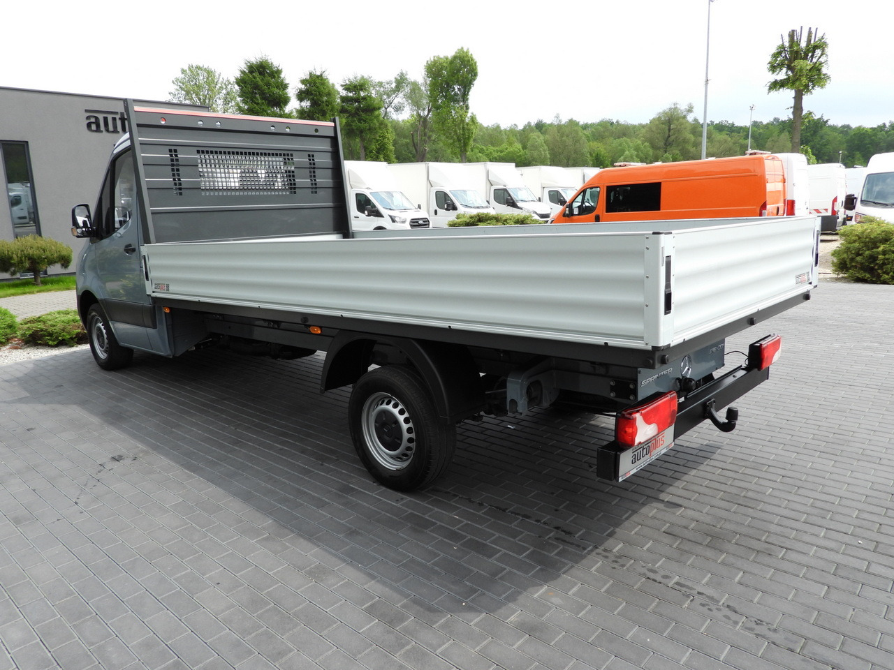 Малотоннажный бортовой грузовик MERCEDES SPRINTER 315 STAKE BODY 8 PALLETS CRUISE CONTROL AIR CONDITIONING 150HP: фото 9 Малотоннажный бортовой грузовик MERCEDES SPRINTER 315 STAKE BODY 8 PALLETS CRUISE CONTROL AIR CONDITIONING 150HP: фото 9