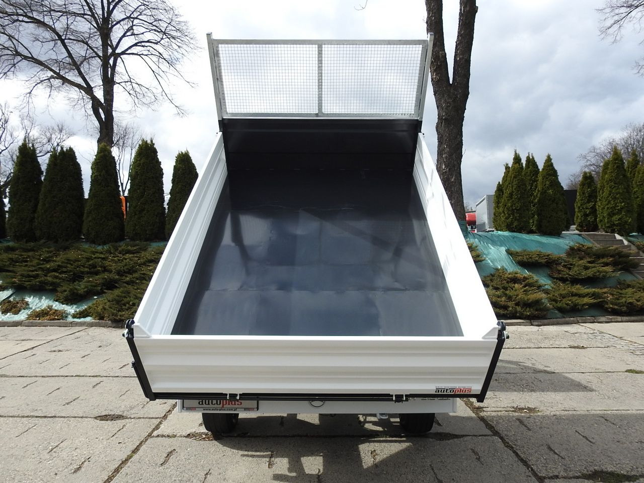 Малотоннажный самосвал MERCEDES SPRINTER 316 THREE-WAY TIPPER CRUISE CONTROL AUTOMATIC TRANSMISSION AIR CONDITIONING 160HP: фото 12 Малотоннажный самосвал MERCEDES SPRINTER 316 THREE-WAY TIPPER CRUISE CONTROL AUTOMATIC TRANSMISSION AIR CONDITIONING 160HP: фото 12