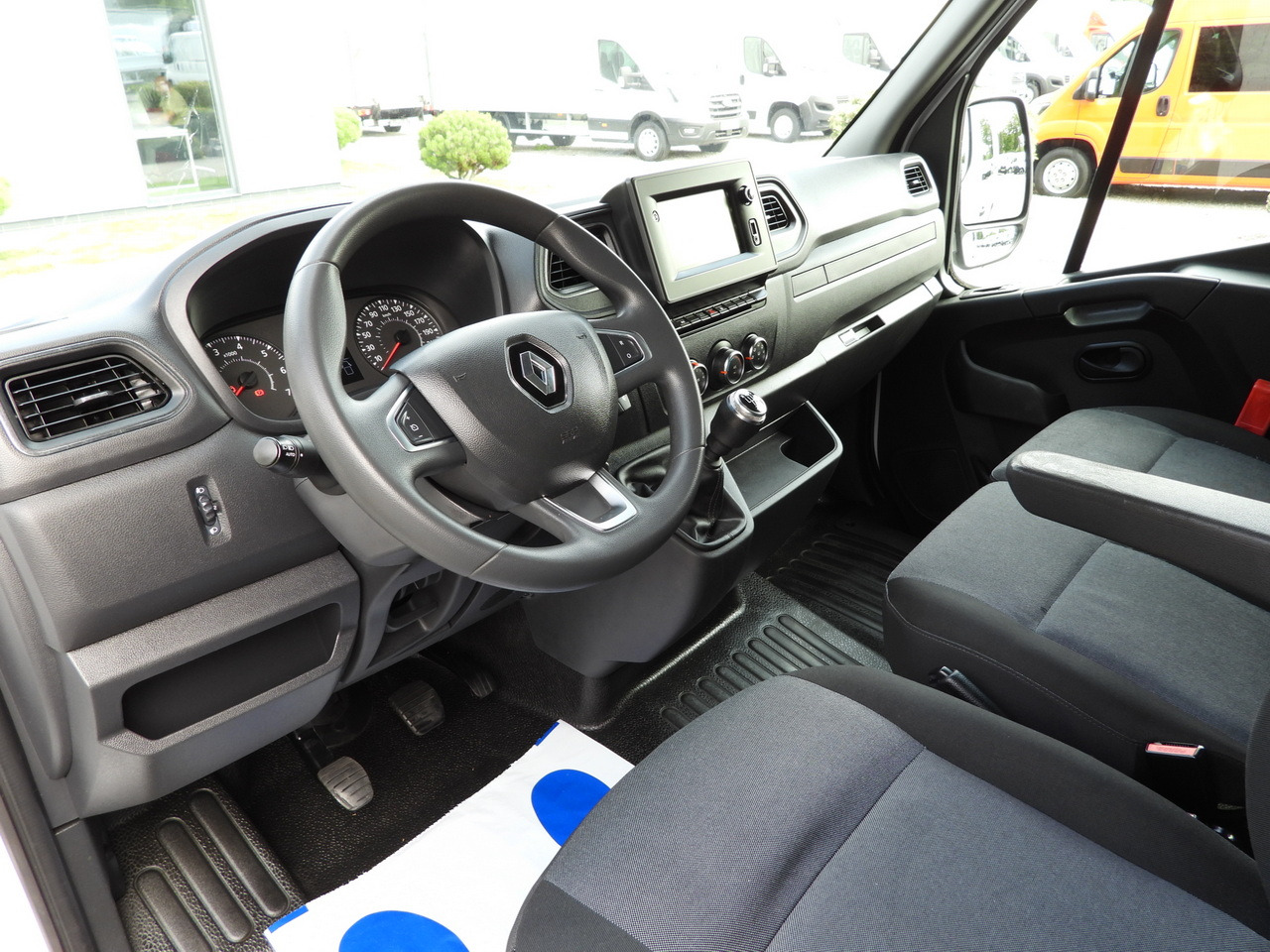 RENAULT MASTER BOX DELIVERY VAN 7 SEATS CRUISE CONTROL NAVIGATION LED LIGHTS AIR CONDITIONING 135HP - Цельнометаллический фургон: фото 2 RENAULT MASTER BOX DELIVERY VAN 7 SEATS CRUISE CONTROL NAVIGATION LED LIGHTS AIR CONDITIONING 135HP - Цельнометаллический фургон: фото 2