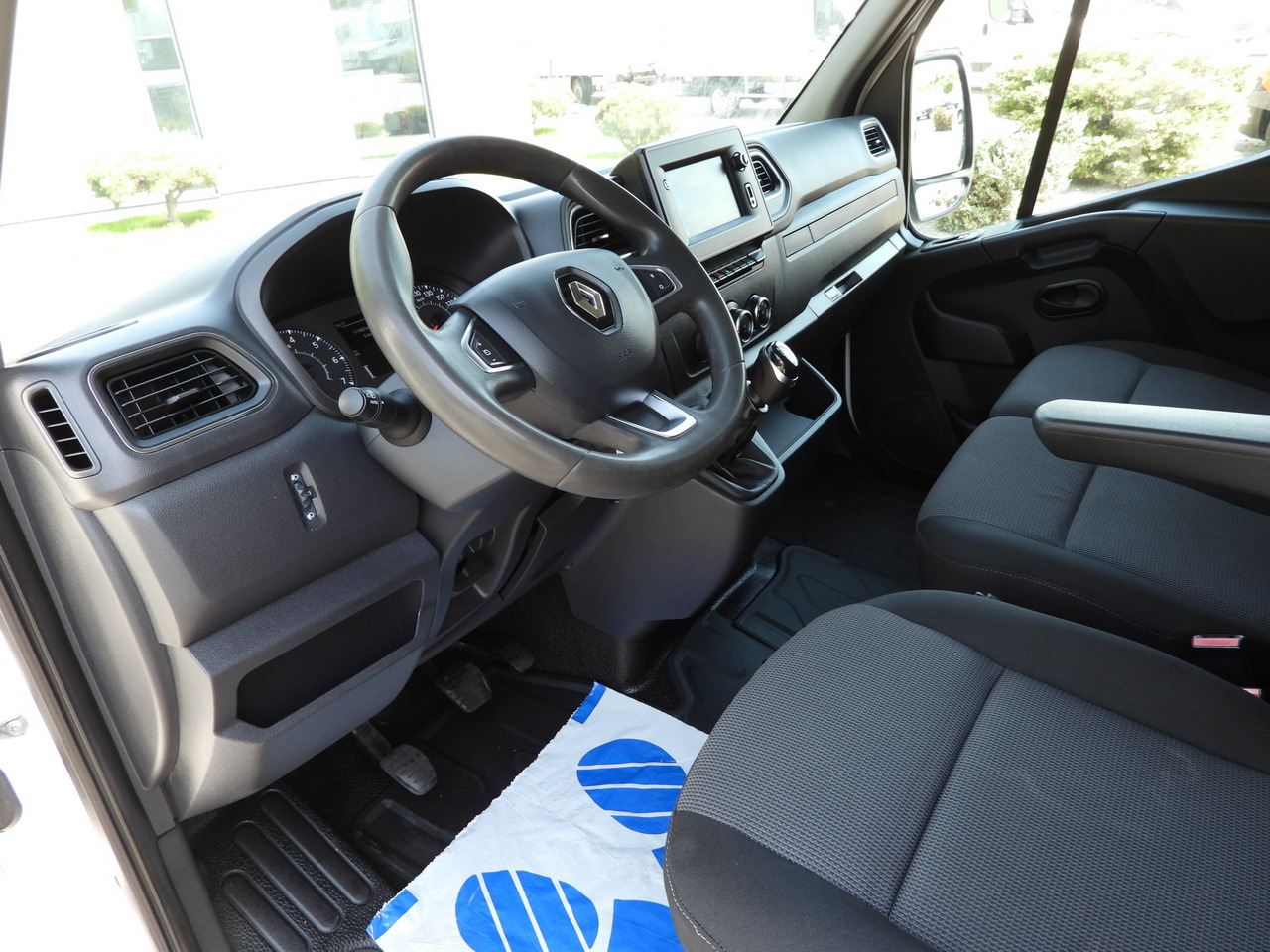 RENAULT MASTER BOX LIFT 8 PALLETS CRUISE CONTROL NAVIGATION LED LIGHTS TWIN WHEELS AIR CONDITIONING 145HP - Фургон с закрытым кузовом: фото 2 RENAULT MASTER BOX LIFT 8 PALLETS CRUISE CONTROL NAVIGATION LED LIGHTS TWIN WHEELS AIR CONDITIONING 145HP - Фургон с закрытым кузовом: фото 2