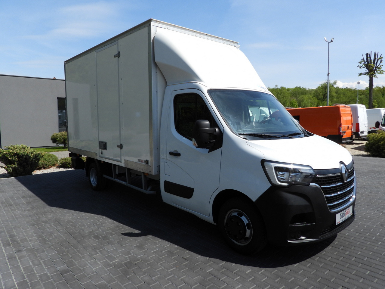 RENAULT MASTER  BOX LIFT 8 PALLETS CRUISE CONTROL NAVIGATION LED LIGHTS TWIN WHEELS AIR CONDITIONING  145HP - Фургон-рефрижератор: фото 4 RENAULT MASTER  BOX LIFT 8 PALLETS CRUISE CONTROL NAVIGATION LED LIGHTS TWIN WHEELS AIR CONDITIONING  145HP - Фургон-рефрижератор: фото 4