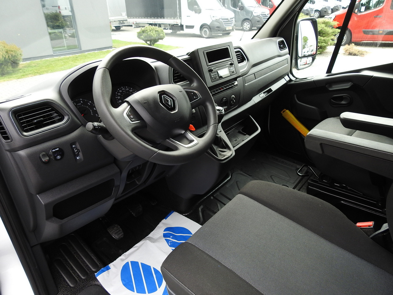 RENAULT MASTER TARPAULIN 10 PALLETS WEBASTO CRUISE CONTROL AIR CONDITIONING LED LIGHTS PNEUMATICS 165HP - Тентованный фургон: фото 2 RENAULT MASTER TARPAULIN 10 PALLETS WEBASTO CRUISE CONTROL AIR CONDITIONING LED LIGHTS PNEUMATICS 165HP - Тентованный фургон: фото 2