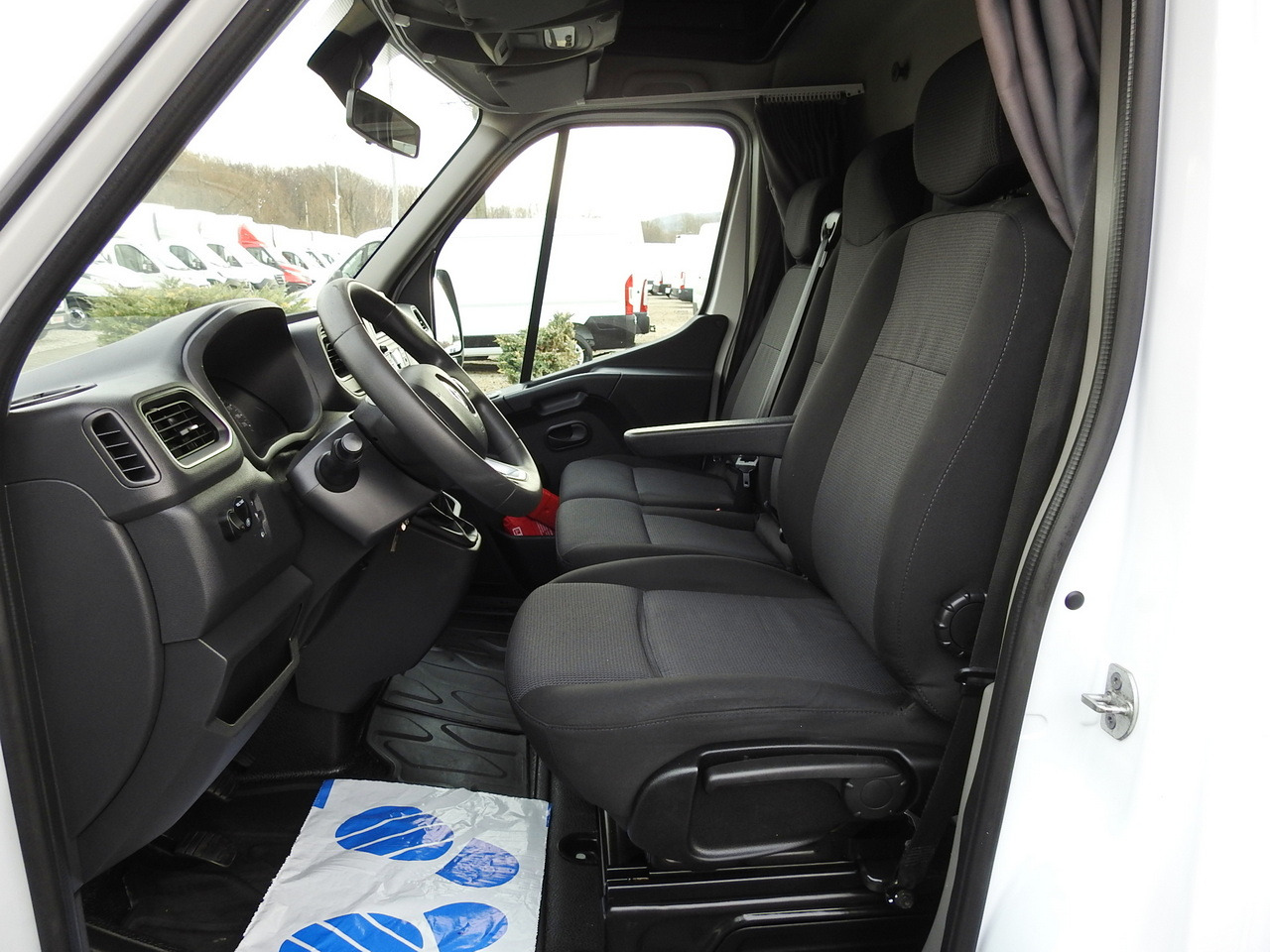 RENAULT MASTER TARPAULIN 10 PALLETS WEBASTO CRUISE CONTROL AIR CONDITIONING LED LIGHTS PNEUMATICS 165HP в лизинг RENAULT MASTER TARPAULIN 10 PALLETS WEBASTO CRUISE CONTROL AIR CONDITIONING LED LIGHTS PNEUMATICS 165HP: фото 28 RENAULT MASTER TARPAULIN 10 PALLETS WEBASTO CRUISE CONTROL AIR CONDITIONING LED LIGHTS PNEUMATICS 165HP в лизинг RENAULT MASTER TARPAULIN 10 PALLETS WEBASTO CRUISE CONTROL AIR CONDITIONING LED LIGHTS PNEUMATICS 165HP: фото 28