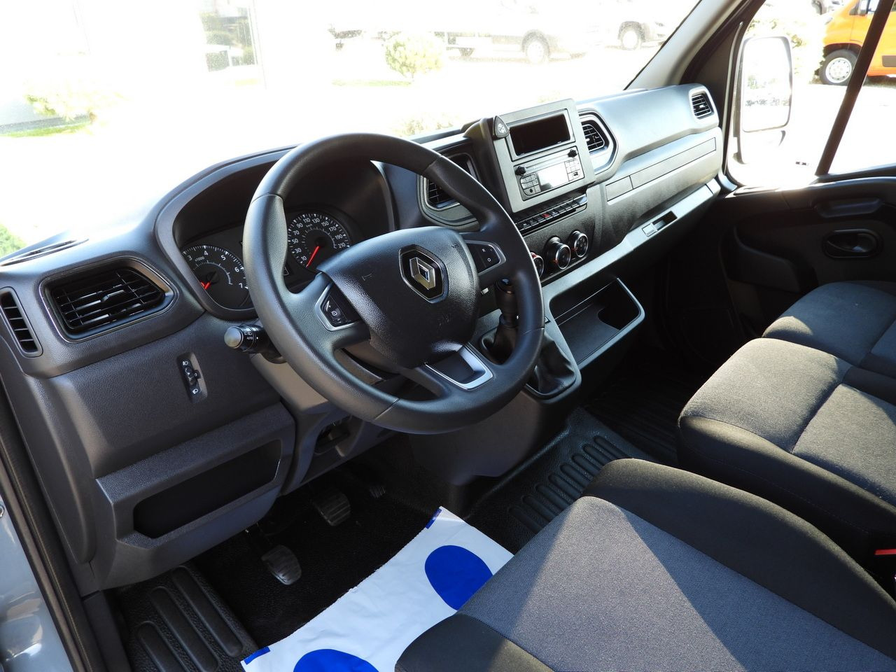 RENAULT MASTER TARPAULIN 10 PALLETS WEBASTO CRUISE CONTROL LED LIGHTS PNEUMATICS AIR CONDITIONING 165HP - Тентованный фургон: фото 2 RENAULT MASTER TARPAULIN 10 PALLETS WEBASTO CRUISE CONTROL LED LIGHTS PNEUMATICS AIR CONDITIONING 165HP - Тентованный фургон: фото 2