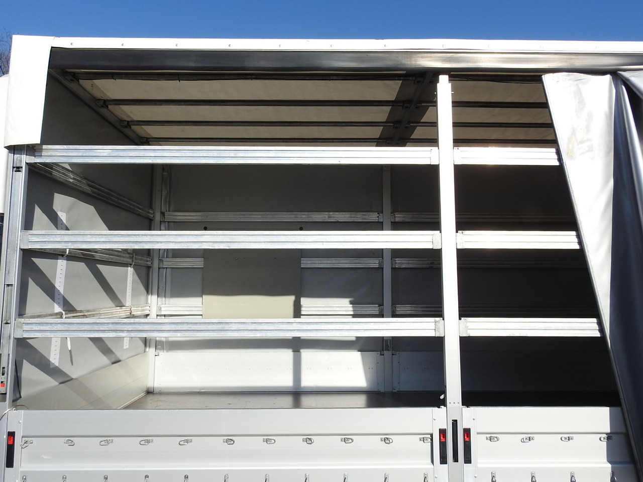 RENAULT MASTER  TARPAULIN 10 PALLETS WEBASTO CRUISE CONTROL LED LIGHTS PNEUMATICS AIR CONDITIONING  165HP в лизинг RENAULT MASTER  TARPAULIN 10 PALLETS WEBASTO CRUISE CONTROL LED LIGHTS PNEUMATICS AIR CONDITIONING  165HP: фото 24