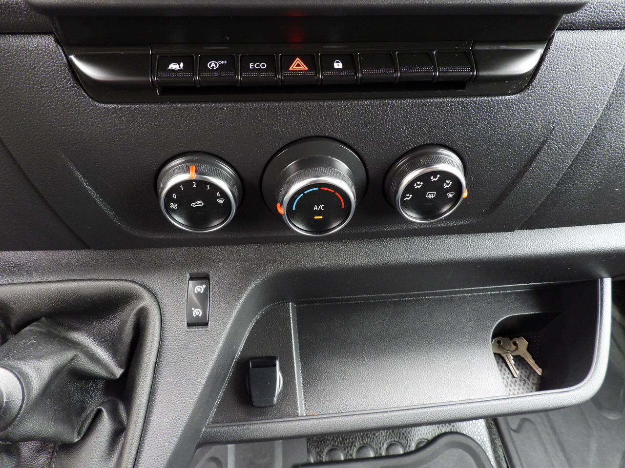 Тентованный фургон RENAULT MASTER TARPAULIN 10 PALLETS WEBASTO CRUISE CONTROL LED LIGHTS PNEUMATICS AIR CONDITIONING 165HP: фото 33 Тентованный фургон RENAULT MASTER TARPAULIN 10 PALLETS WEBASTO CRUISE CONTROL LED LIGHTS PNEUMATICS AIR CONDITIONING 165HP: фото 33