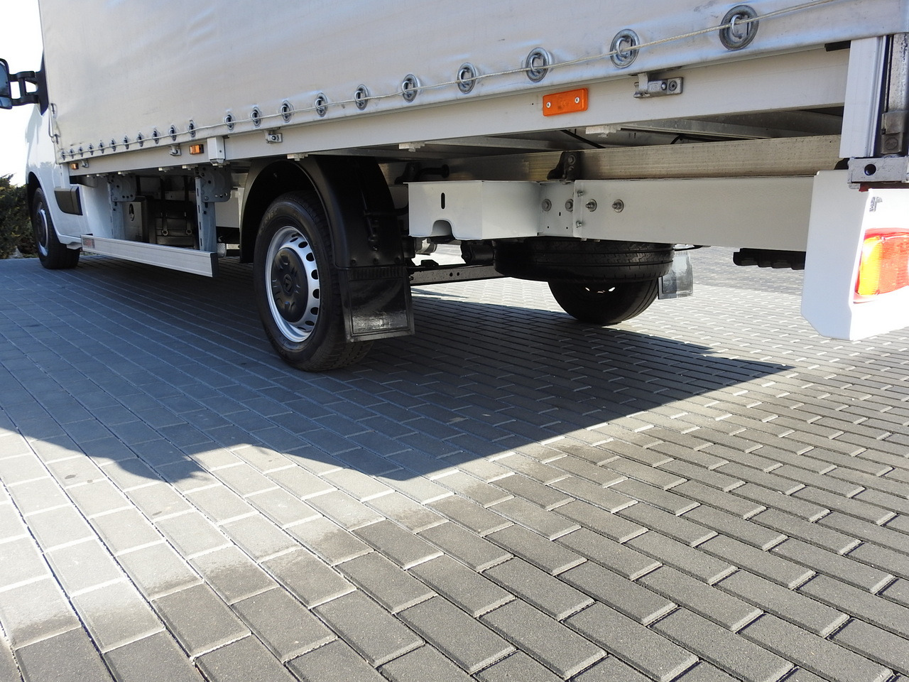 Тентованный фургон RENAULT MASTER TARPAULIN 10 PALLETS WEBASTO CRUISE CONTROL LED LIGHTS PNEUMATICS AIR CONDITIONING 165HP: фото 16 Тентованный фургон RENAULT MASTER TARPAULIN 10 PALLETS WEBASTO CRUISE CONTROL LED LIGHTS PNEUMATICS AIR CONDITIONING 165HP: фото 16