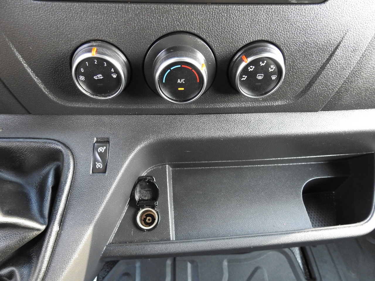 RENAULT MASTER  TARPAULIN 10 PALLETS WEBASTO CRUISE CONTROL LED LIGHTS PNEUMATICS AIR CONDITIONING  165HP в лизинг RENAULT MASTER  TARPAULIN 10 PALLETS WEBASTO CRUISE CONTROL LED LIGHTS PNEUMATICS AIR CONDITIONING  165HP: фото 36