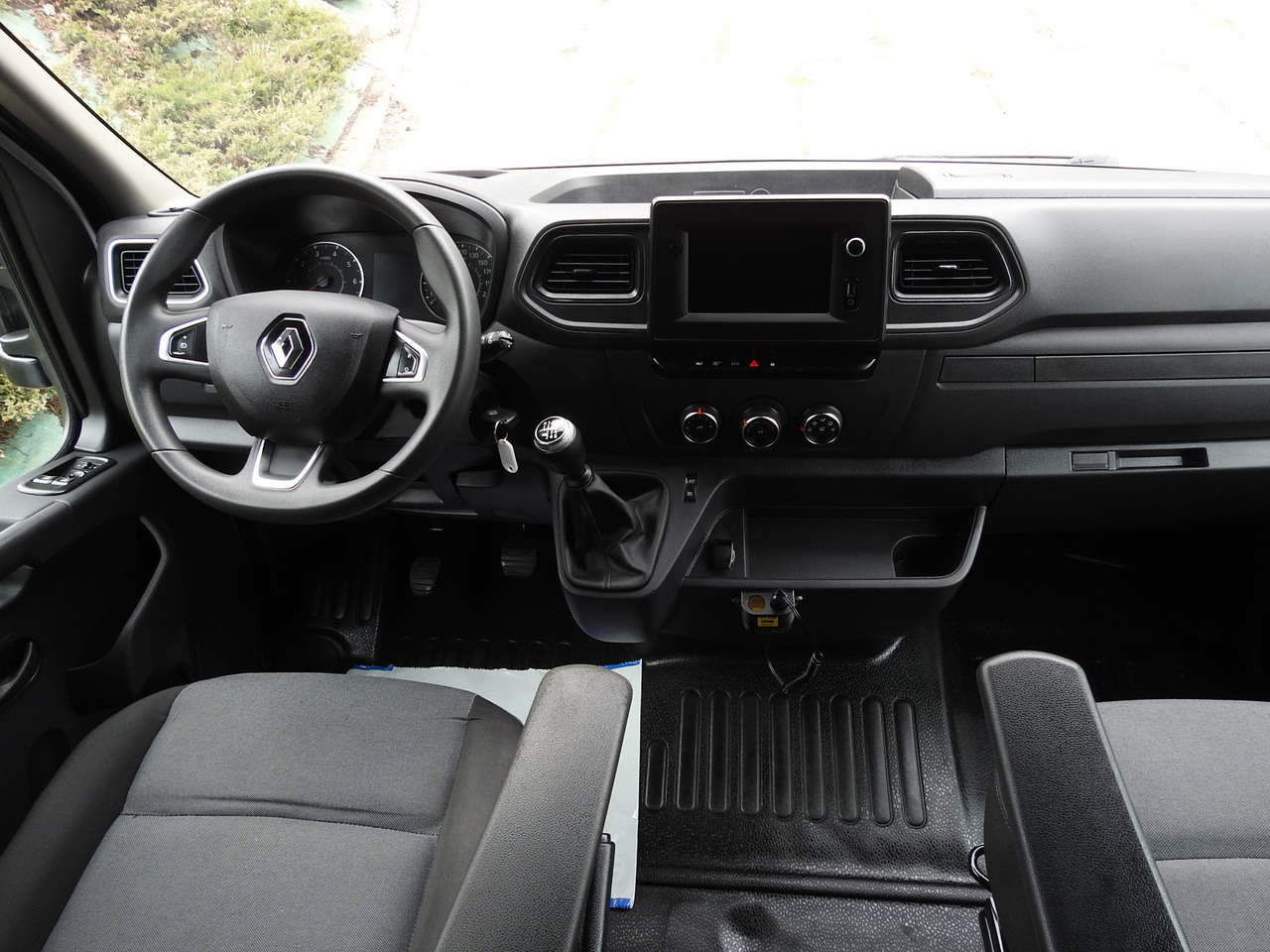 Тентованный фургон RENAULT MASTER TARPAULIN 10 PALLETS WEBASTO CRUISE CONTROL NAVIGATION AIR CONDITIONING LED LIGHTS PNEUMATICS 165HP: фото 31 Тентованный фургон RENAULT MASTER TARPAULIN 10 PALLETS WEBASTO CRUISE CONTROL NAVIGATION AIR CONDITIONING LED LIGHTS PNEUMATICS 165HP: фото 31