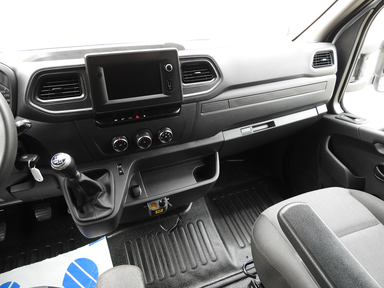 Тентованный фургон RENAULT MASTER TARPAULIN 10 PALLETS WEBASTO CRUISE CONTROL NAVIGATION AIR CONDITIONING LED LIGHTS PNEUMATICS 165HP: фото 34 Тентованный фургон RENAULT MASTER TARPAULIN 10 PALLETS WEBASTO CRUISE CONTROL NAVIGATION AIR CONDITIONING LED LIGHTS PNEUMATICS 165HP: фото 34