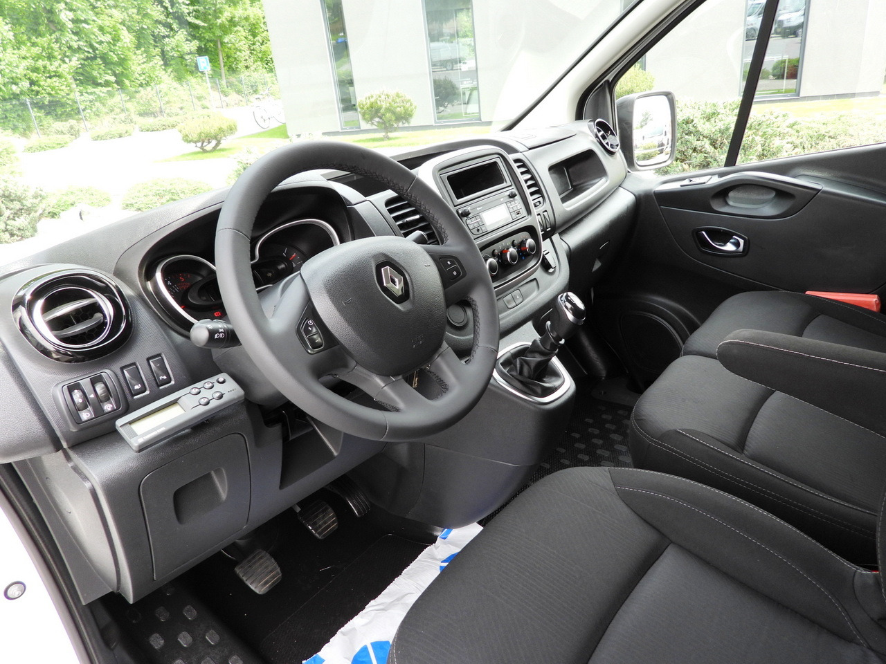 RENAULT TRAFIC REFRIGERATOR VAN 0*C CRUISE CONTROL LED LIGHTS AIR CONDITIONING 120HP - Фургон-рефрижератор: фото 2 RENAULT TRAFIC REFRIGERATOR VAN 0*C CRUISE CONTROL LED LIGHTS AIR CONDITIONING 120HP - Фургон-рефрижератор: фото 2