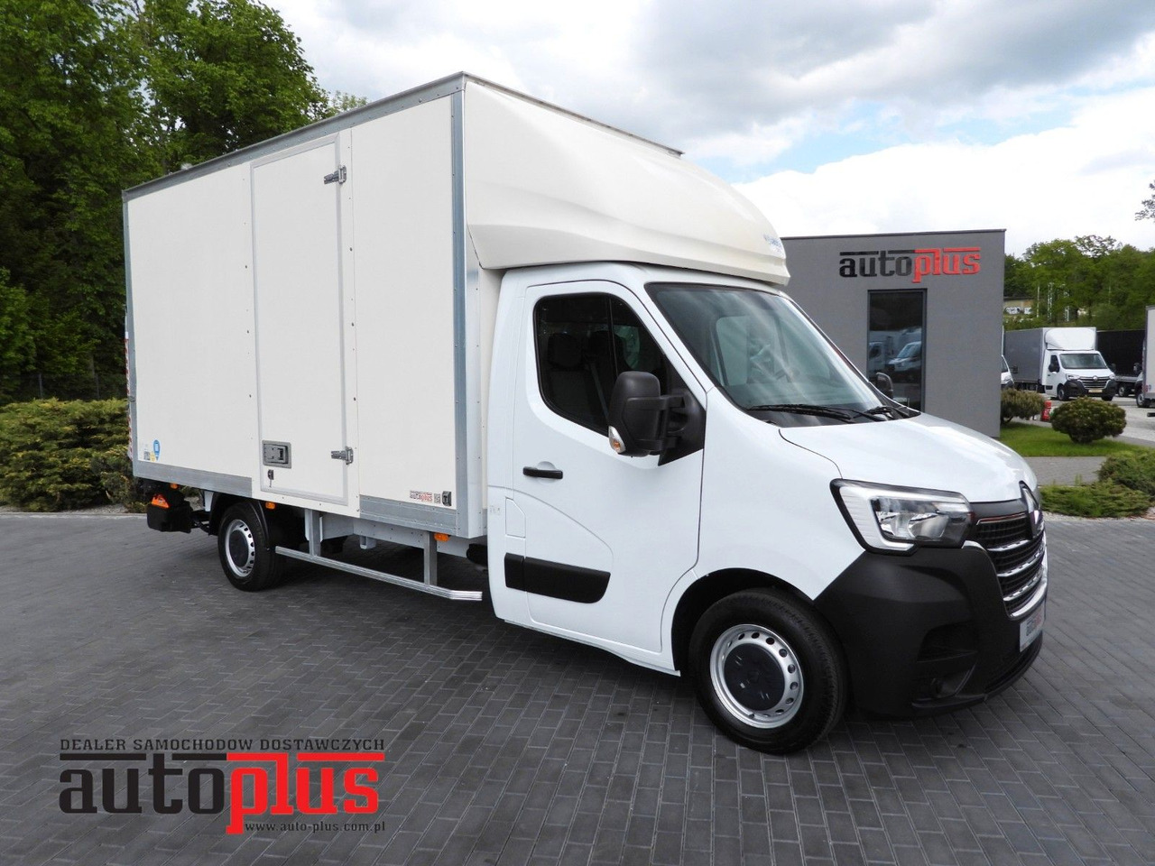 Renault MASTER KOFFER AUFZUG 8 PALETTEN TEMPOMAT A/C LED Renault MASTER KOFFER AUFZUG 8 PALETTEN TEMPOMAT A/C LED - Фургон с закрытым кузовом: фото 1 Renault MASTER KOFFER AUFZUG 8 PALETTEN TEMPOMAT A/C LED Renault MASTER KOFFER AUFZUG 8 PALETTEN TEMPOMAT A/C LED - Фургон с закрытым кузовом: фото 1