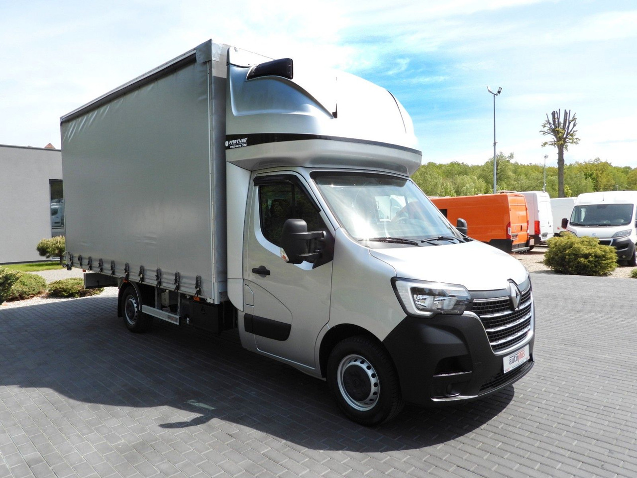 Renault MASTER PRITSCHE PLANE 10 PALETTEN WEBASTO A/C - Тентованный фургон: фото 4 Renault MASTER PRITSCHE PLANE 10 PALETTEN WEBASTO A/C - Тентованный фургон: фото 4
