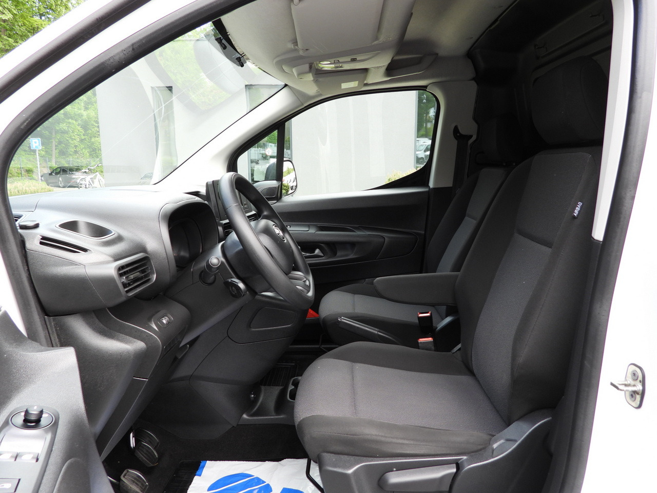 Фургон-рефрижератор TOYOTA PROACE CITY REFRIGERATOR VAN -15*C POWER SUPPLY 230V CRUISE CONTROL AIR CONDITIONING 100HP: фото 27 Фургон-рефрижератор TOYOTA PROACE CITY REFRIGERATOR VAN -15*C POWER SUPPLY 230V CRUISE CONTROL AIR CONDITIONING 100HP: фото 27