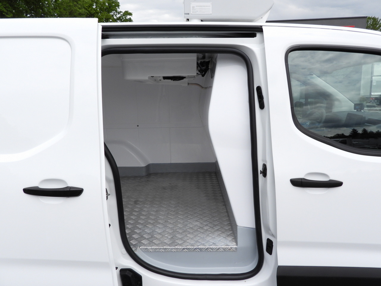 Фургон-рефрижератор TOYOTA PROACE CITY REFRIGERATOR VAN -15*C POWER SUPPLY 230V CRUISE CONTROL AIR CONDITIONING 100HP: фото 20 Фургон-рефрижератор TOYOTA PROACE CITY REFRIGERATOR VAN -15*C POWER SUPPLY 230V CRUISE CONTROL AIR CONDITIONING 100HP: фото 20