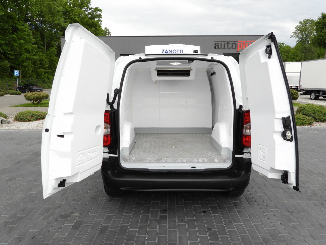 Фургон-рефрижератор TOYOTA PROACE CITY REFRIGERATOR VAN -15*C POWER SUPPLY 230V CRUISE CONTROL AIR CONDITIONING 100HP: фото 12 Фургон-рефрижератор TOYOTA PROACE CITY REFRIGERATOR VAN -15*C POWER SUPPLY 230V CRUISE CONTROL AIR CONDITIONING 100HP: фото 12