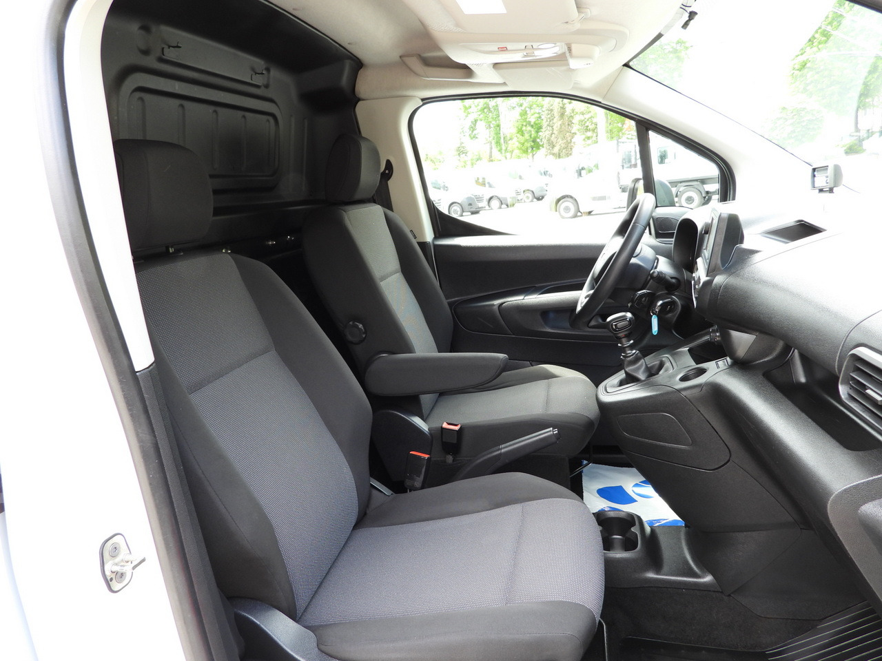 Фургон-рефрижератор TOYOTA PROACE CITY REFRIGERATOR VAN -15*C POWER SUPPLY 230V CRUISE CONTROL AIR CONDITIONING 100HP: фото 42 Фургон-рефрижератор TOYOTA PROACE CITY REFRIGERATOR VAN -15*C POWER SUPPLY 230V CRUISE CONTROL AIR CONDITIONING 100HP: фото 42