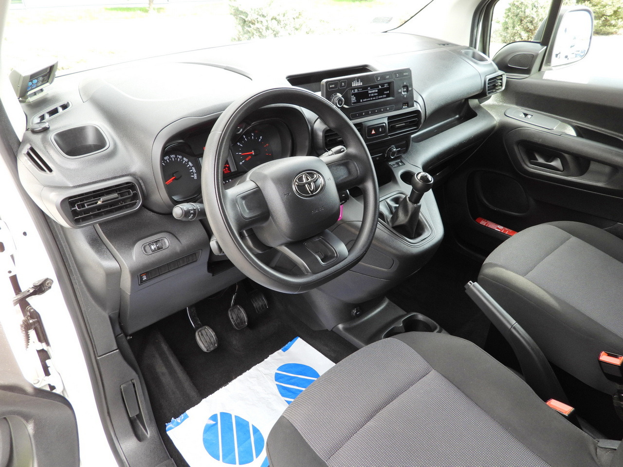 TOYOTA PROACE CITY  REFRIGERATOR VAN -15*C POWER SUPPLY 230V CRUISE CONTROL AIR CONDITIONING  100HP - Фургон-рефрижератор: фото 2 TOYOTA PROACE CITY  REFRIGERATOR VAN -15*C POWER SUPPLY 230V CRUISE CONTROL AIR CONDITIONING  100HP - Фургон-рефрижератор: фото 2