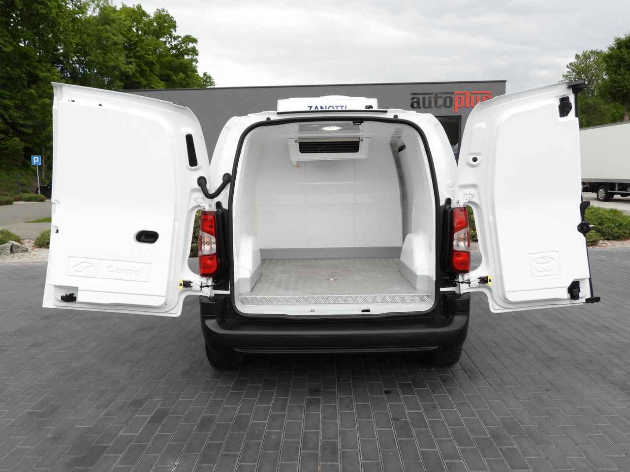 Фургон-рефрижератор TOYOTA PROACE CITY REFRIGERATOR VAN -15*C POWER SUPPLY 230V CRUISE CONTROL AIR CONDITIONING 100HP: фото 13 Фургон-рефрижератор TOYOTA PROACE CITY REFRIGERATOR VAN -15*C POWER SUPPLY 230V CRUISE CONTROL AIR CONDITIONING 100HP: фото 13