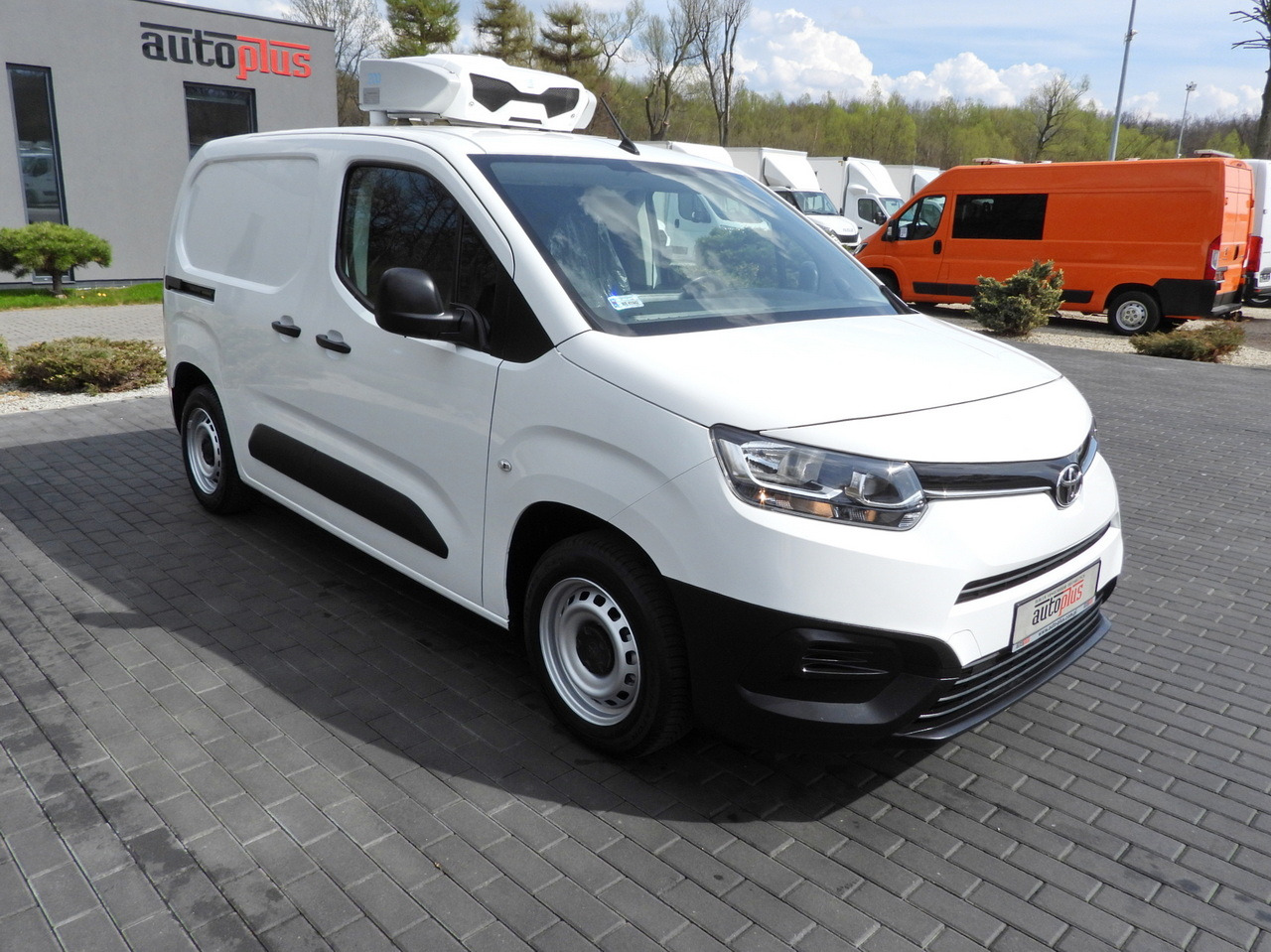 TOYOTA PROACE CITY  REFRIGERATOR VAN -15*C POWER SUPPLY 230V CRUISE CONTROL AIR CONDITIONING  100HP - Фургон-рефрижератор: фото 4 TOYOTA PROACE CITY  REFRIGERATOR VAN -15*C POWER SUPPLY 230V CRUISE CONTROL AIR CONDITIONING  100HP - Фургон-рефрижератор: фото 4