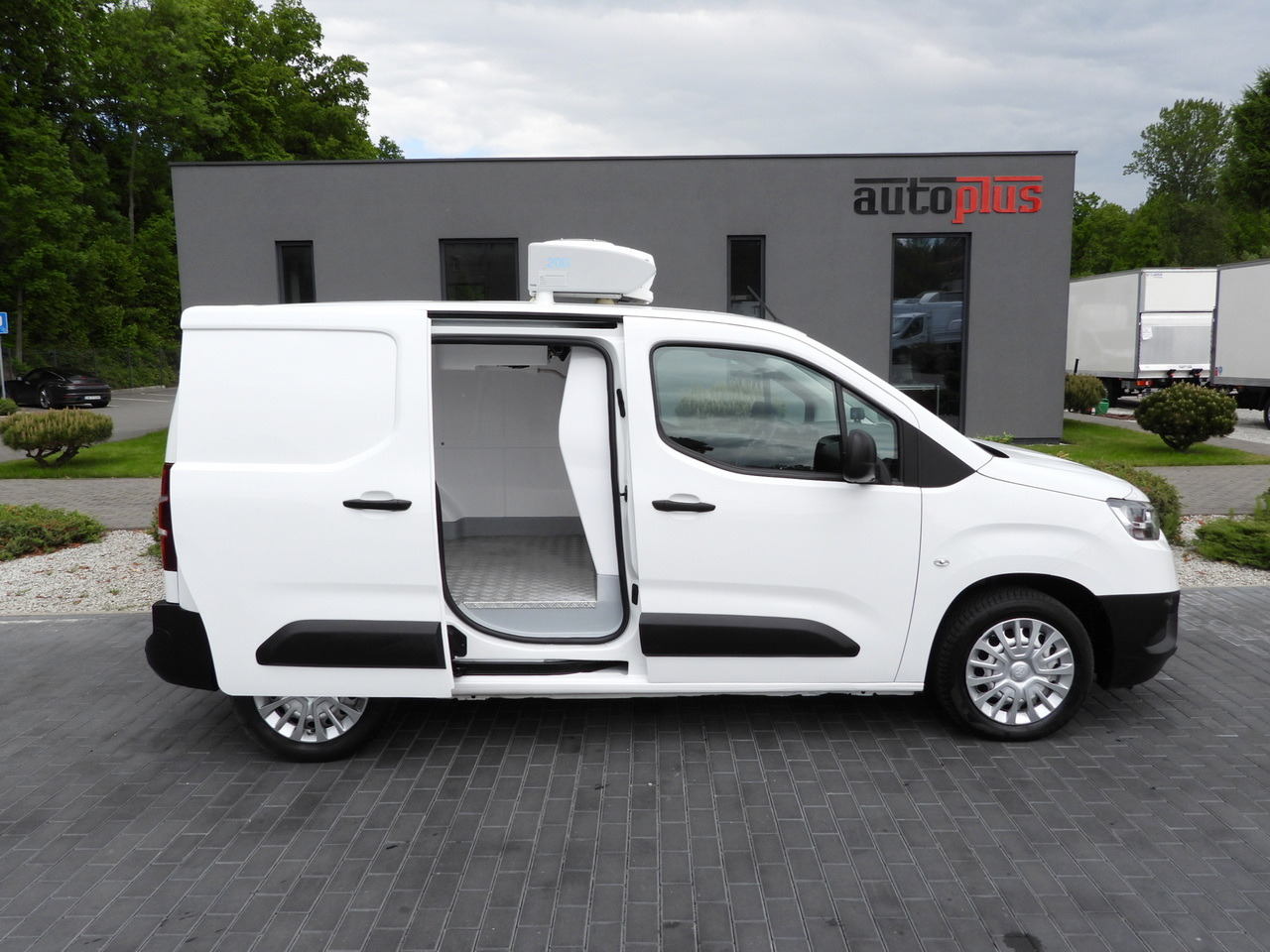 Фургон-рефрижератор TOYOTA PROACE CITY REFRIGERATOR VAN -15*C POWER SUPPLY 230V CRUISE CONTROL AIR CONDITIONING 100HP: фото 8 Фургон-рефрижератор TOYOTA PROACE CITY REFRIGERATOR VAN -15*C POWER SUPPLY 230V CRUISE CONTROL AIR CONDITIONING 100HP: фото 8