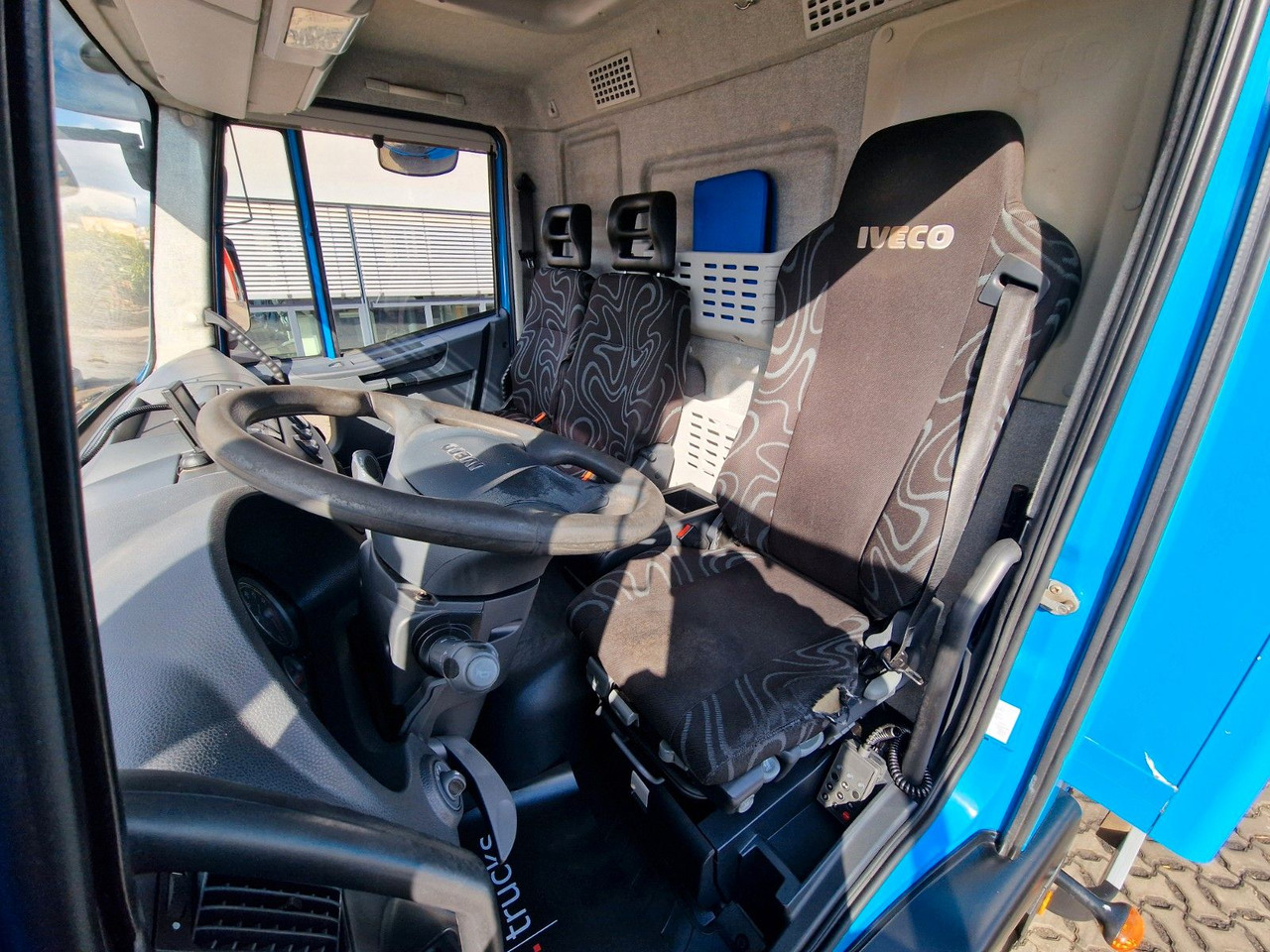 Грузовик с закрытым кузовом Iveco Eurocargo 100E22 / Ladebordwand / 3 Sitzen: фото 34