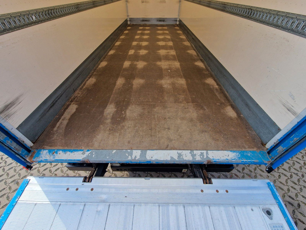 Грузовик с закрытым кузовом Iveco Eurocargo 100E22 / Ladebordwand / 3 Sitzen: фото 12