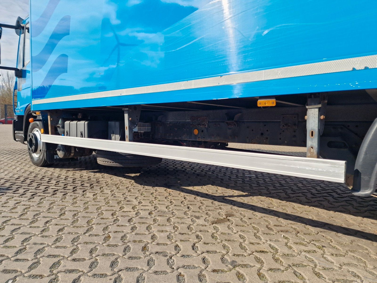 Грузовик с закрытым кузовом Iveco Eurocargo 100E22 / Ladebordwand / 3 Sitzen: фото 16