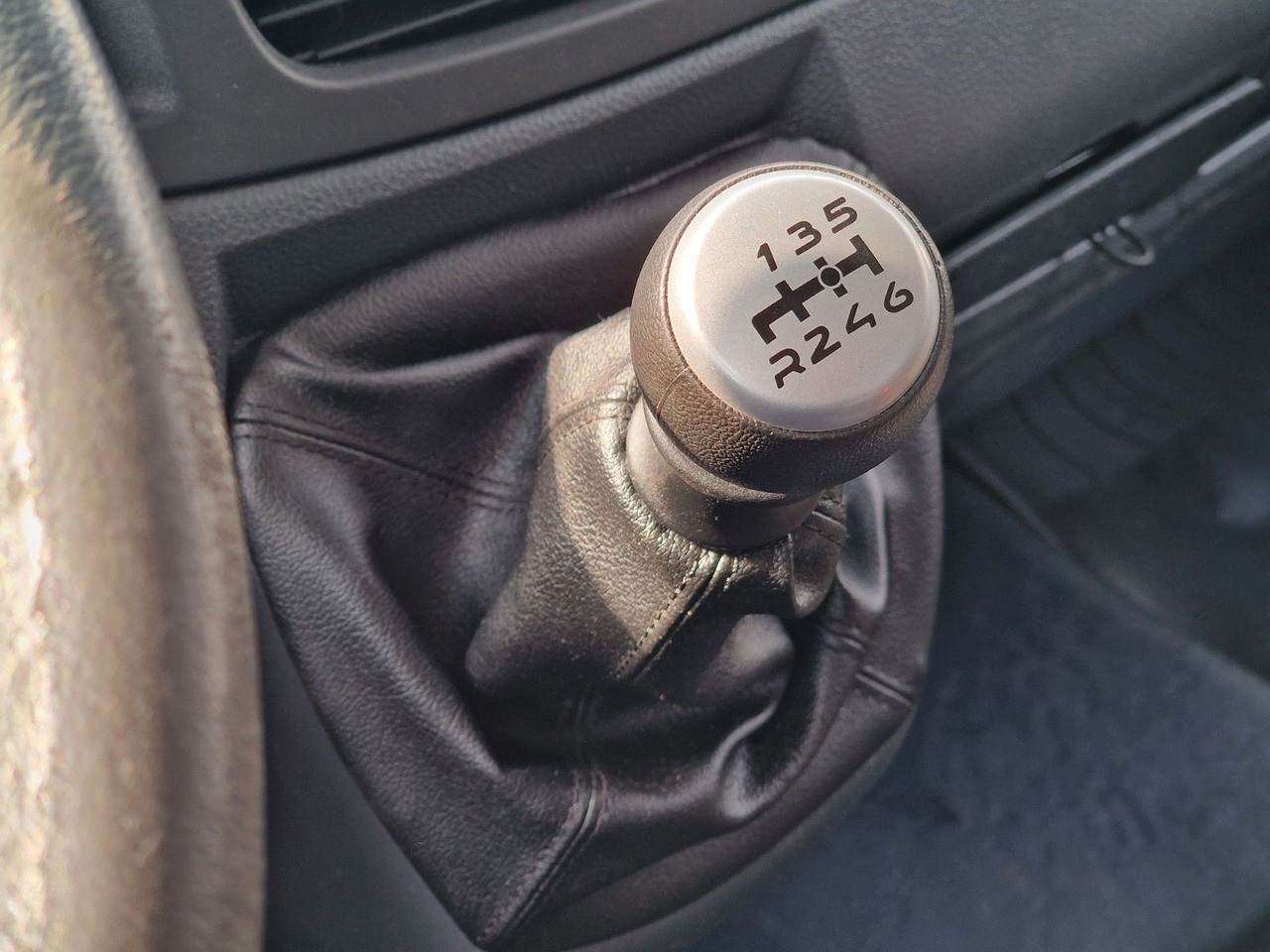 Грузовик с закрытым кузовом Iveco Eurocargo 100E22 / Ladebordwand / 3 Sitzen: фото 43