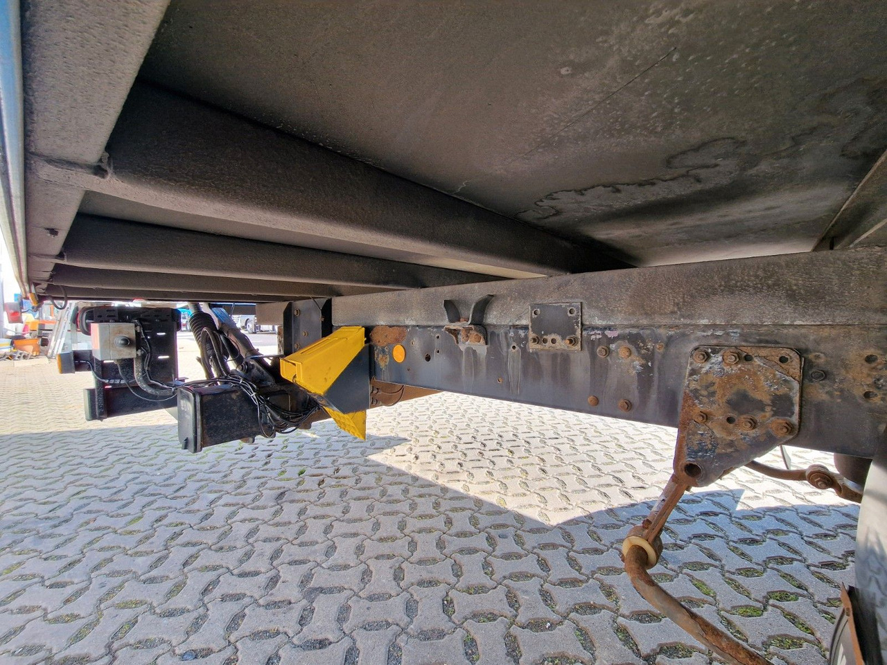 Грузовик с закрытым кузовом Iveco Eurocargo 100E22 / Ladebordwand / 3 Sitzen: фото 21