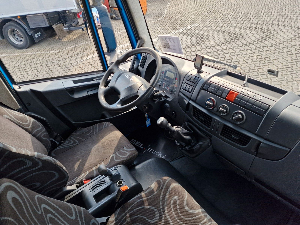 Грузовик с закрытым кузовом Iveco Eurocargo 100E22 / Ladebordwand / 3 Sitzen: фото 39