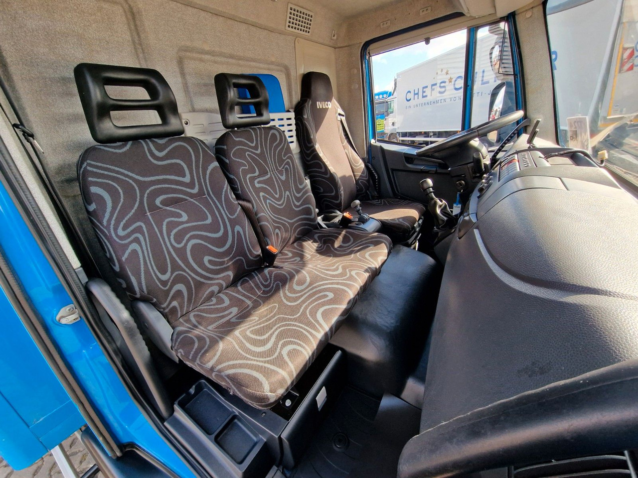 Грузовик с закрытым кузовом Iveco Eurocargo 100E22 / Ladebordwand / 3 Sitzen: фото 36