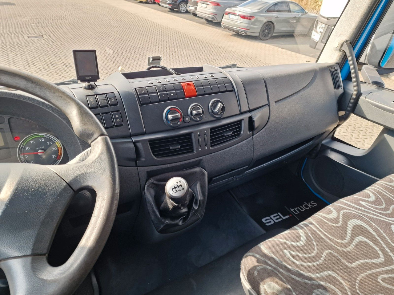 Грузовик с закрытым кузовом Iveco Eurocargo 100E22 / Ladebordwand / 3 Sitzen: фото 42