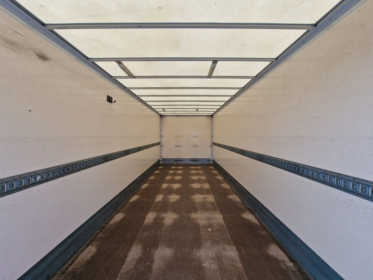 Грузовик с закрытым кузовом Iveco Eurocargo 100E22 / Ladebordwand / 3 Sitzen: фото 10