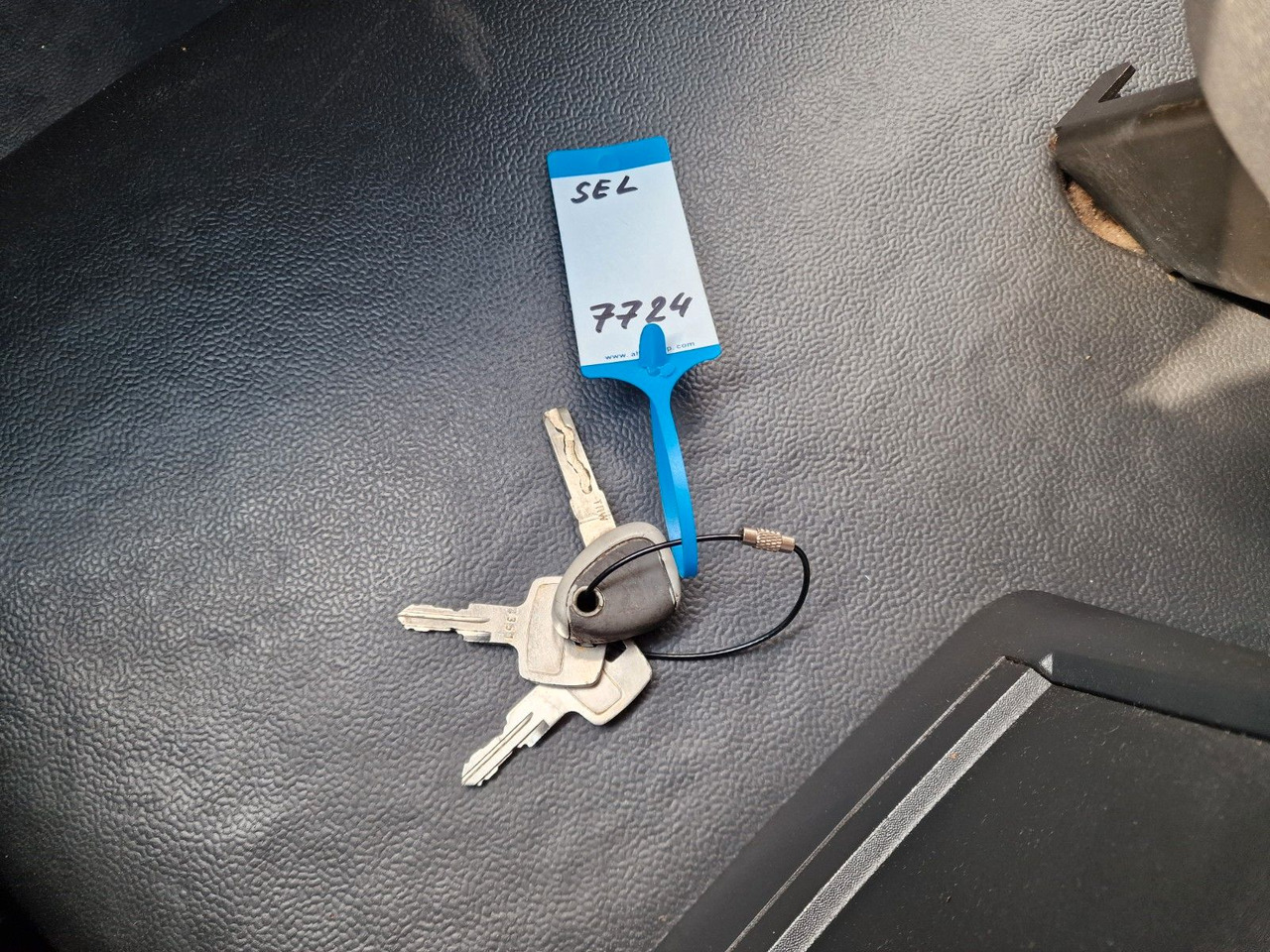 Грузовик с закрытым кузовом Iveco Eurocargo 100E22 / Ladebordwand / 3 Sitzen: фото 45