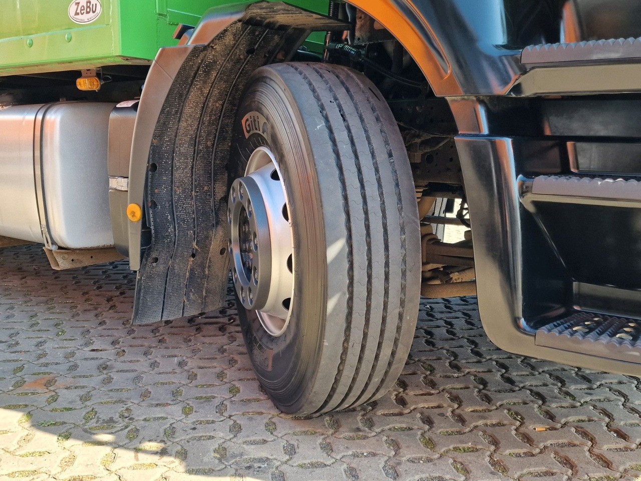 Грузовик с закрытым кузовом Iveco Stralis 360 / Ladebordwand: фото 28