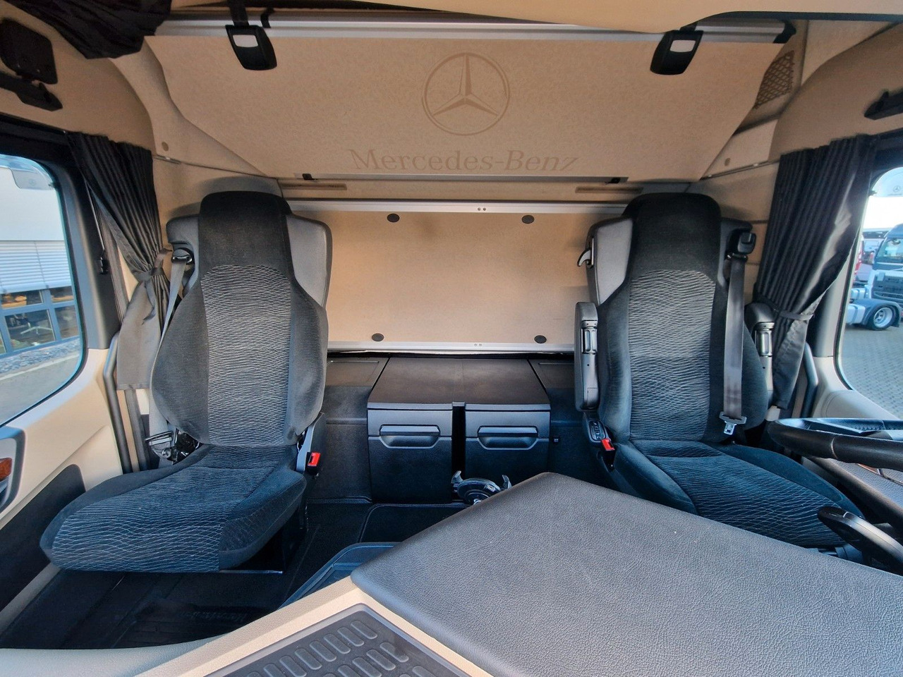 Тентованный грузовик Mercedes-Benz Actros 2545 / Retarder / Alukappen / Standklima: фото 19